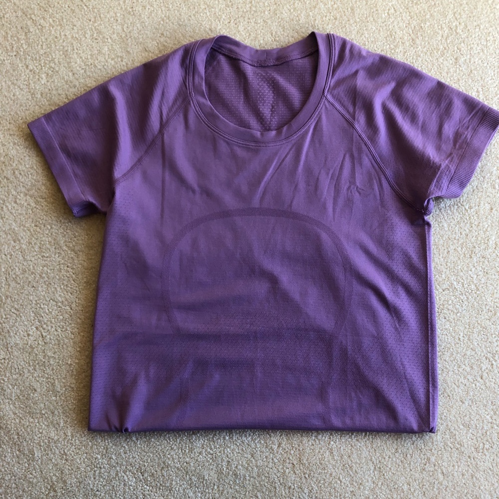 light lavender lulu swiftly tech short sleeve :)